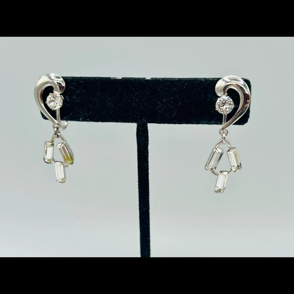 Vintage rhinestone clip on earrings clear baguette rhinestone dangles silver